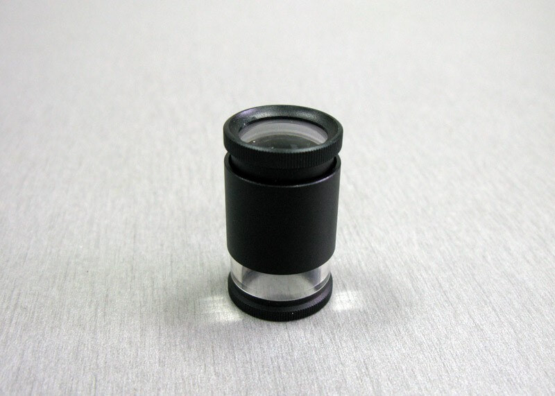 Лупа измерительная L11 — компактная лупа с длиной шкалы 11 мм и ценой деления 0,1 мм для оперативных измерений на плоскости